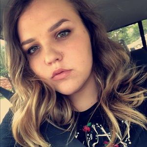 Meet your Posher, Courtney
